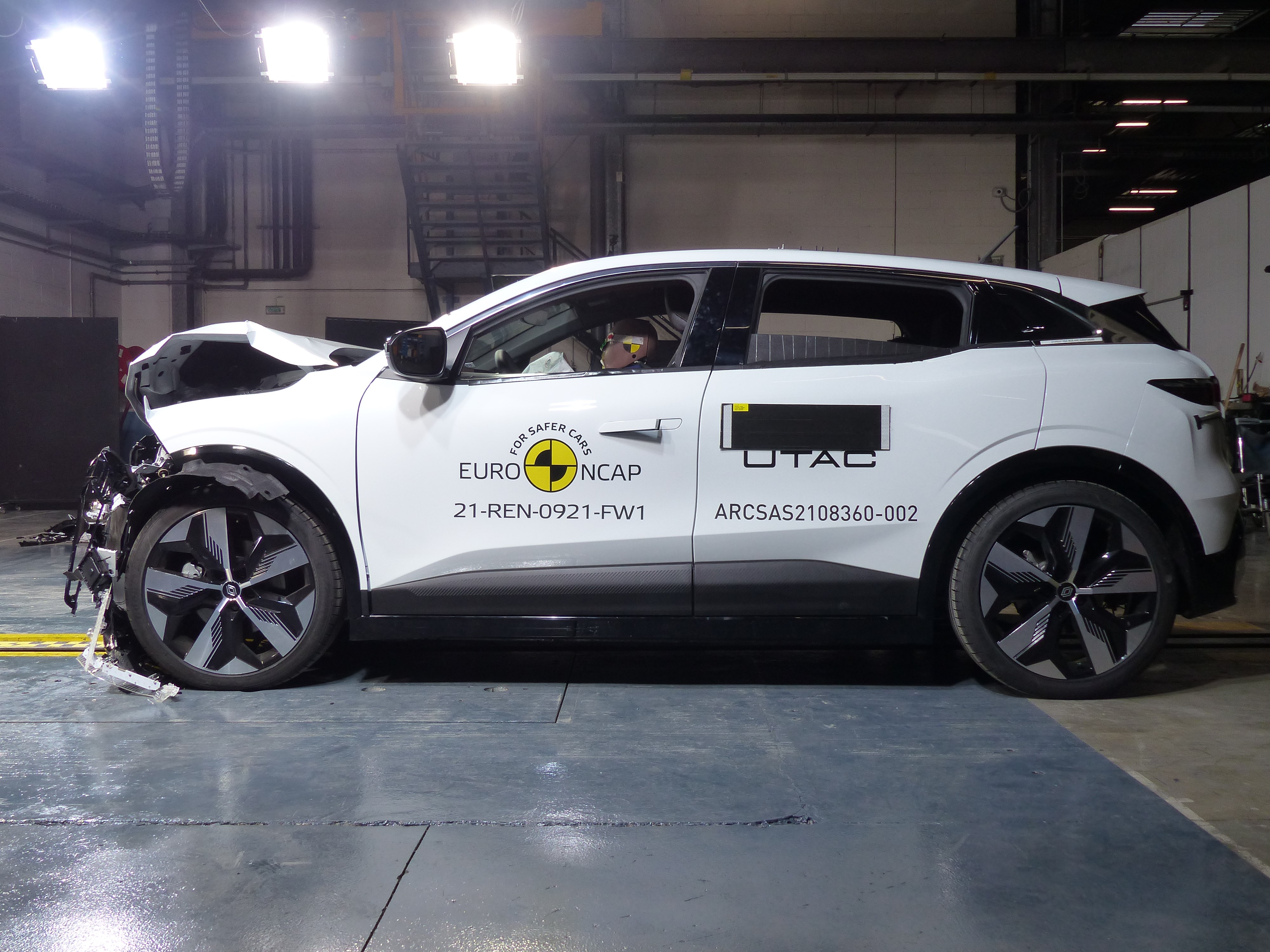 Crash test Megane Electric zijkant