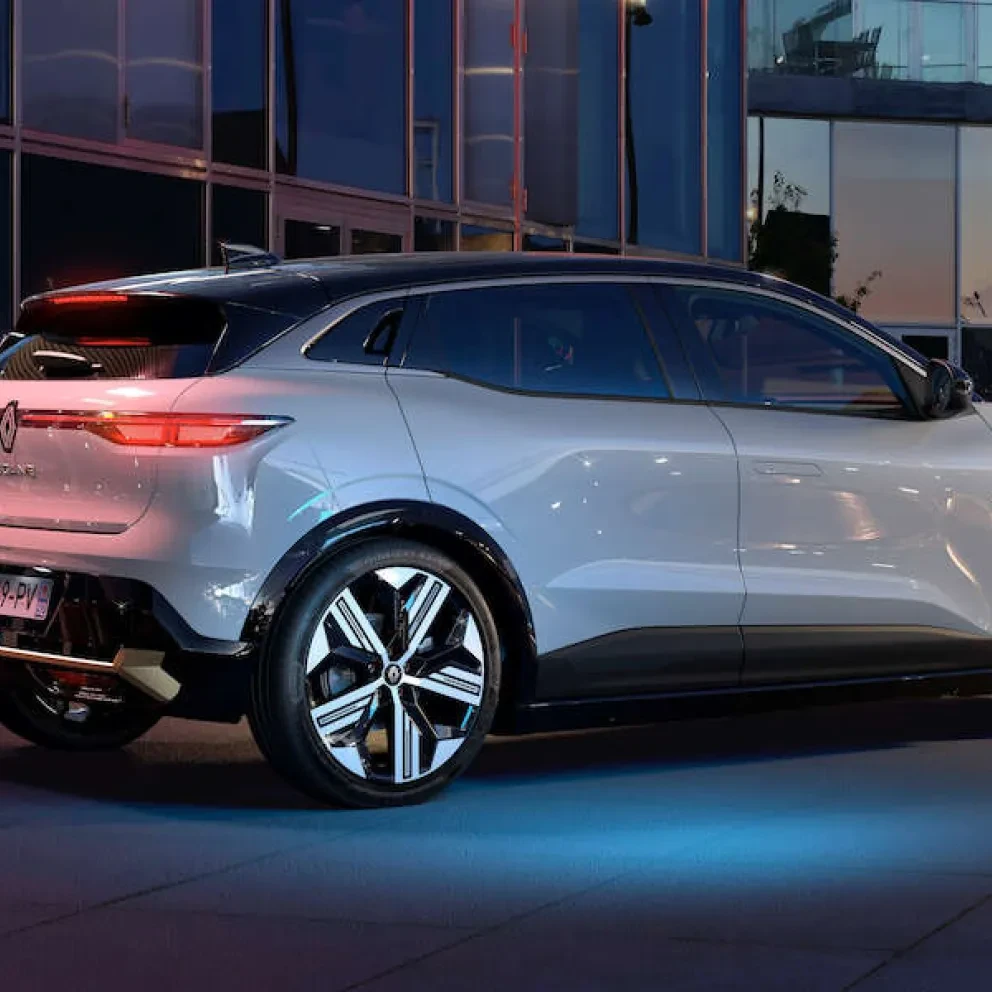 Renault Megane Electric side