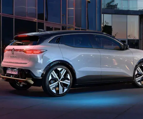Renault Megane Electric side