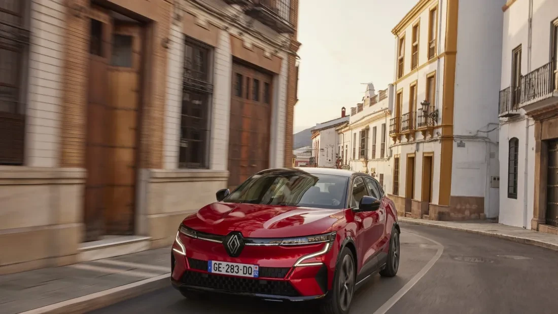 megane electric rood voorkant weg