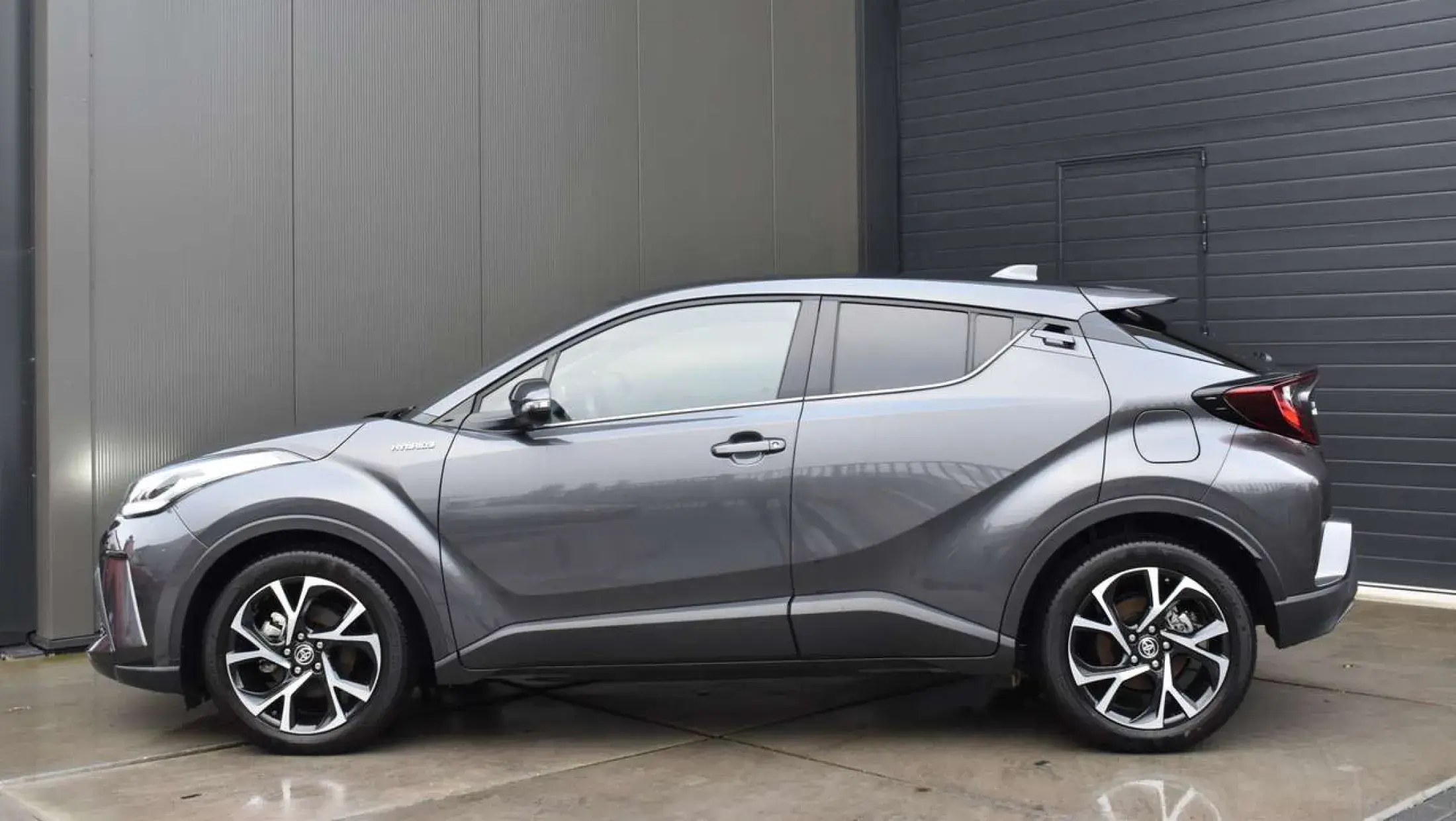 Toyota CH-R zijkant